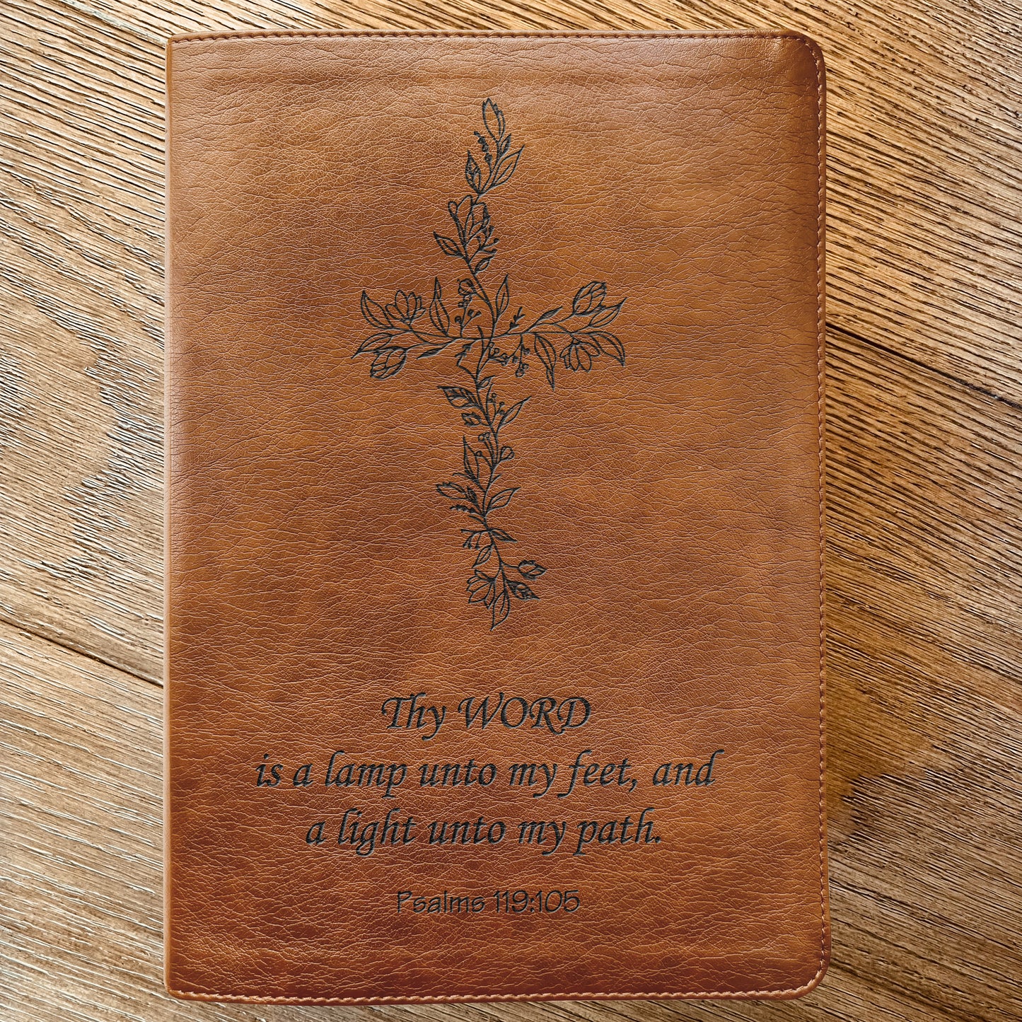 Personalized NLT Bible: Create Your Own Custom Engraved Design with a Designer, Large Print Thinline Reference New Living Translation Bible - Aylev