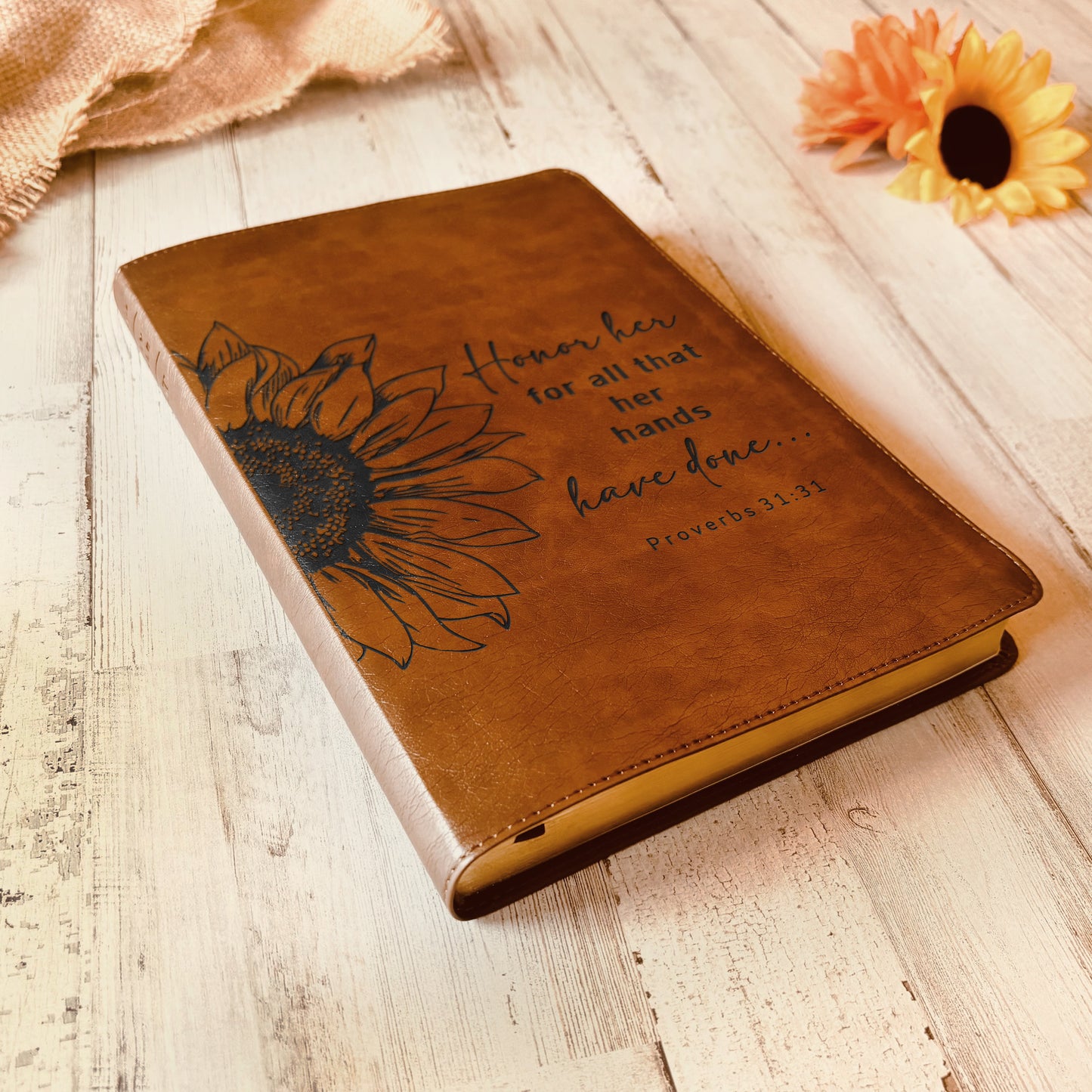 Personalized NLT Bible: Create Your Own Custom Engraved Design with a Designer, Large Print Thinline Reference New Living Translation Bible - Aylev
