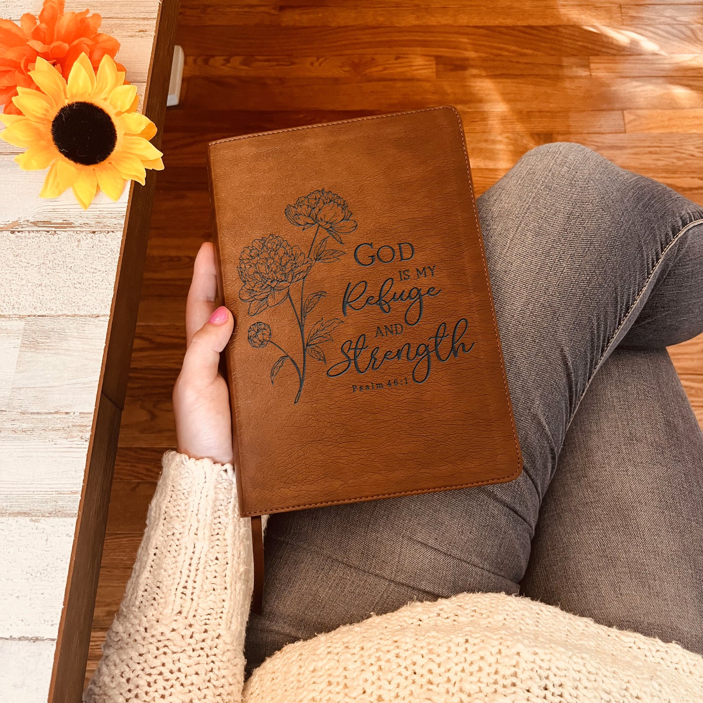 Personalized NLT Bible: Create Your Own Custom Engraved Design with a Designer, Large Print Thinline Reference New Living Translation Bible - Aylev