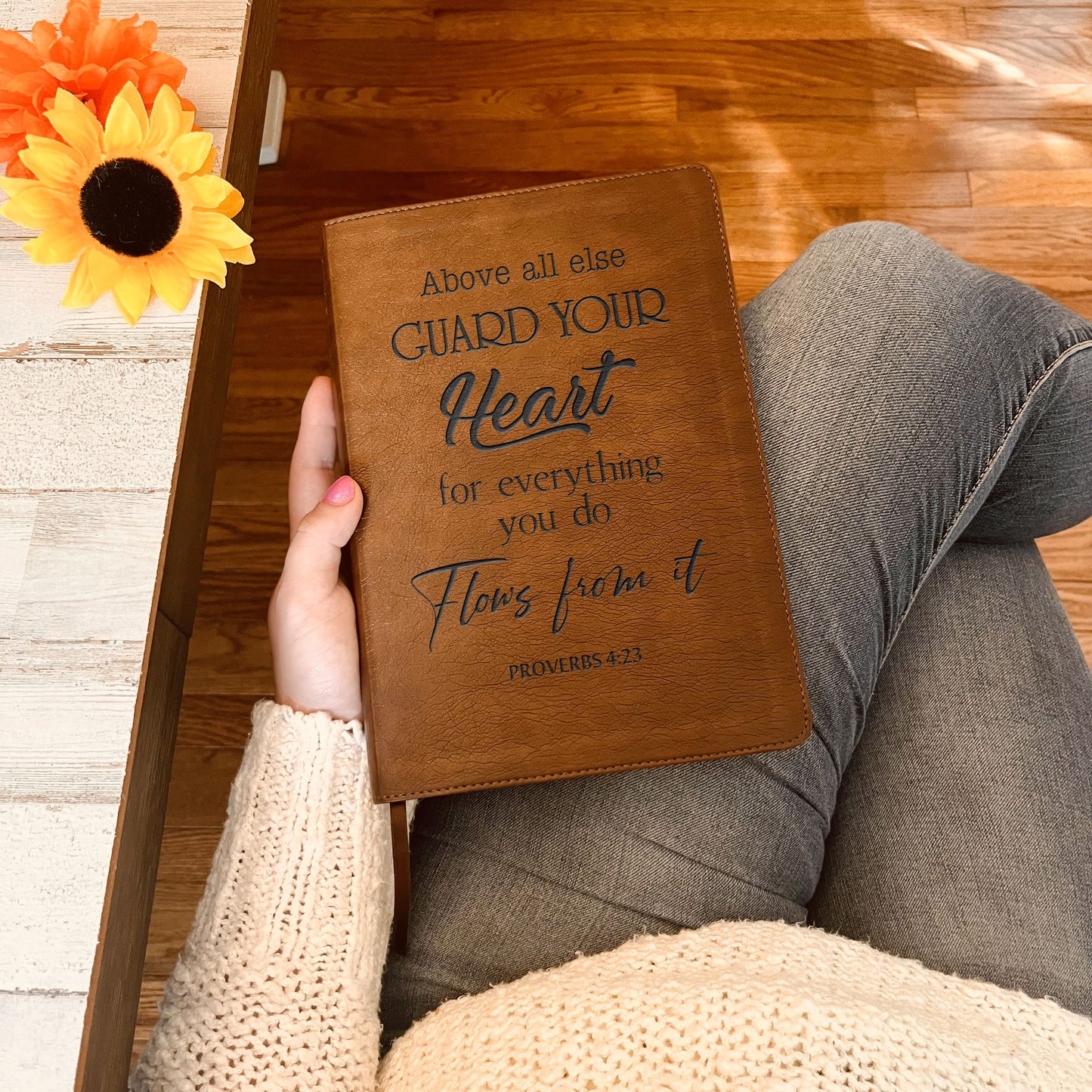 Personalized NLT Bible: Create Your Own Custom Engraved Design with a Designer, Large Print Thinline Reference New Living Translation Bible - Aylev