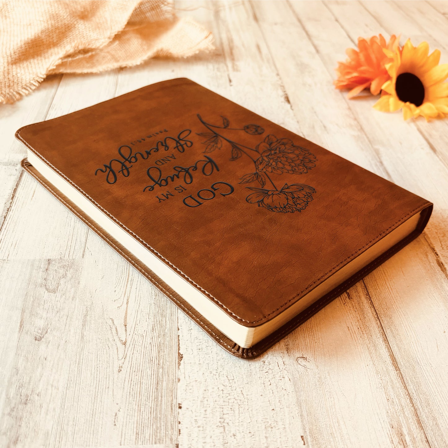 Personalized NLT Bible: Create Your Own Custom Engraved Design with a Designer, Large Print Thinline Reference New Living Translation Bible - Aylev