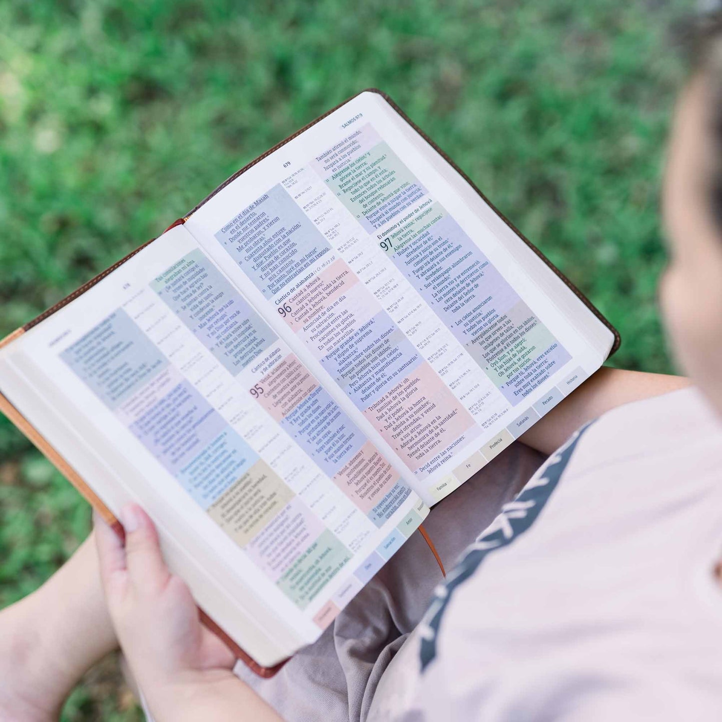 Biblia en Español Personalizada | Personalized Spanish RVR 1960 Bible - Starkenburg Company