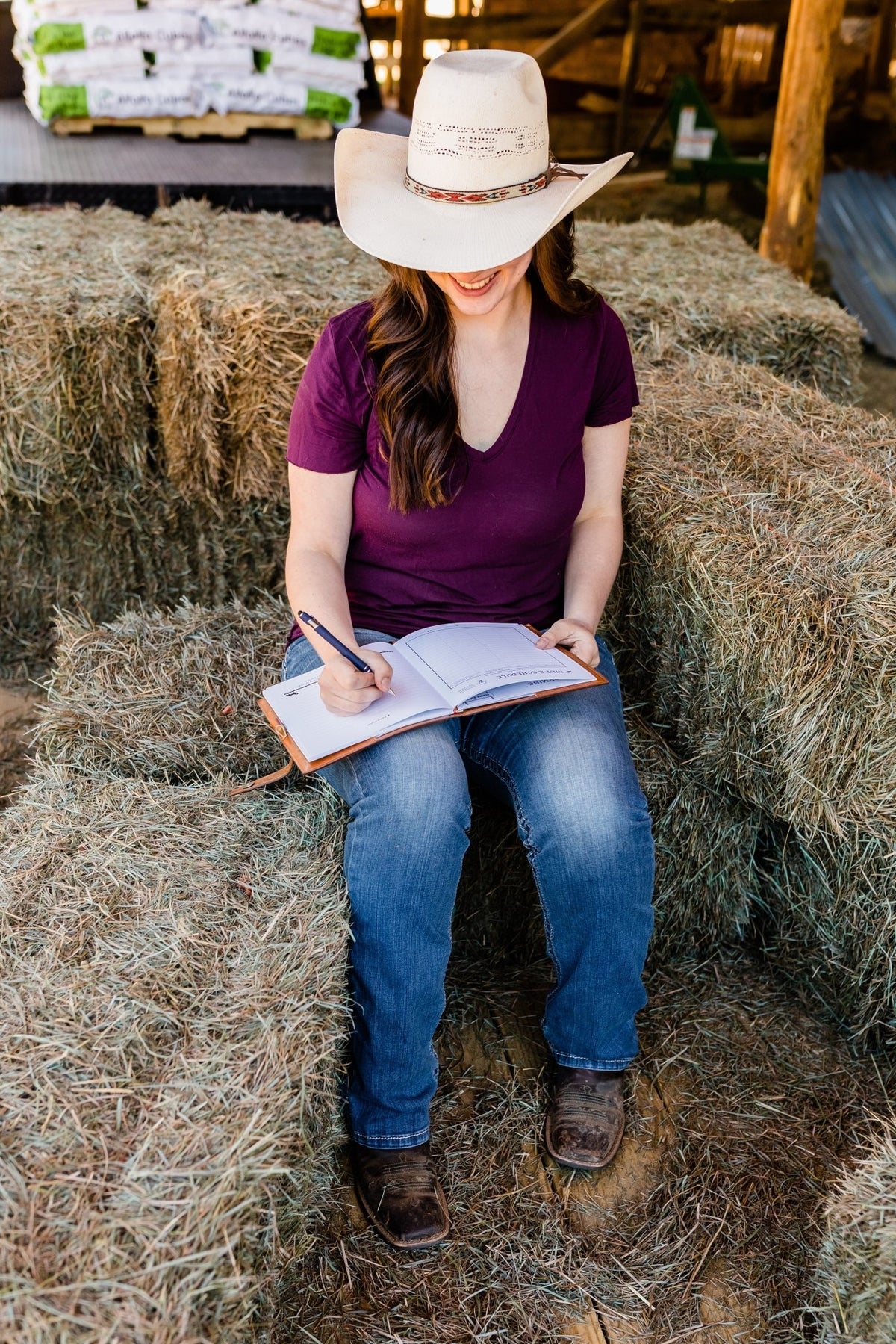 Barrel Racing Log Book | Barrel Racing Journal & Planner | Barrel Racing Gifts | Horse Gifts for Girls | Horse Journal | Barrel Racing Tack - Horse Tack Accessories - Aylev