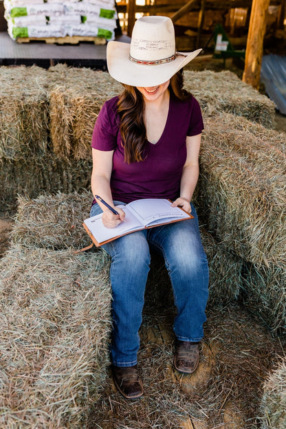 Barrel Racing Log Book | Barrel Racing Journal & Planner | Barrel Racing Gifts | Horse Gifts for Girls | Horse Journal | Barrel Racing Tack - Horse Tack Accessories - Aylev
