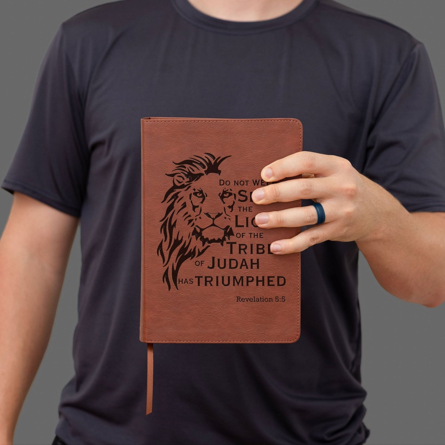 Personalized ESV Men's Study Bible: Create Your Own Custom Engraved Design with a Designer, English Standard Version, Gifts for him - Religious Books - Aylev