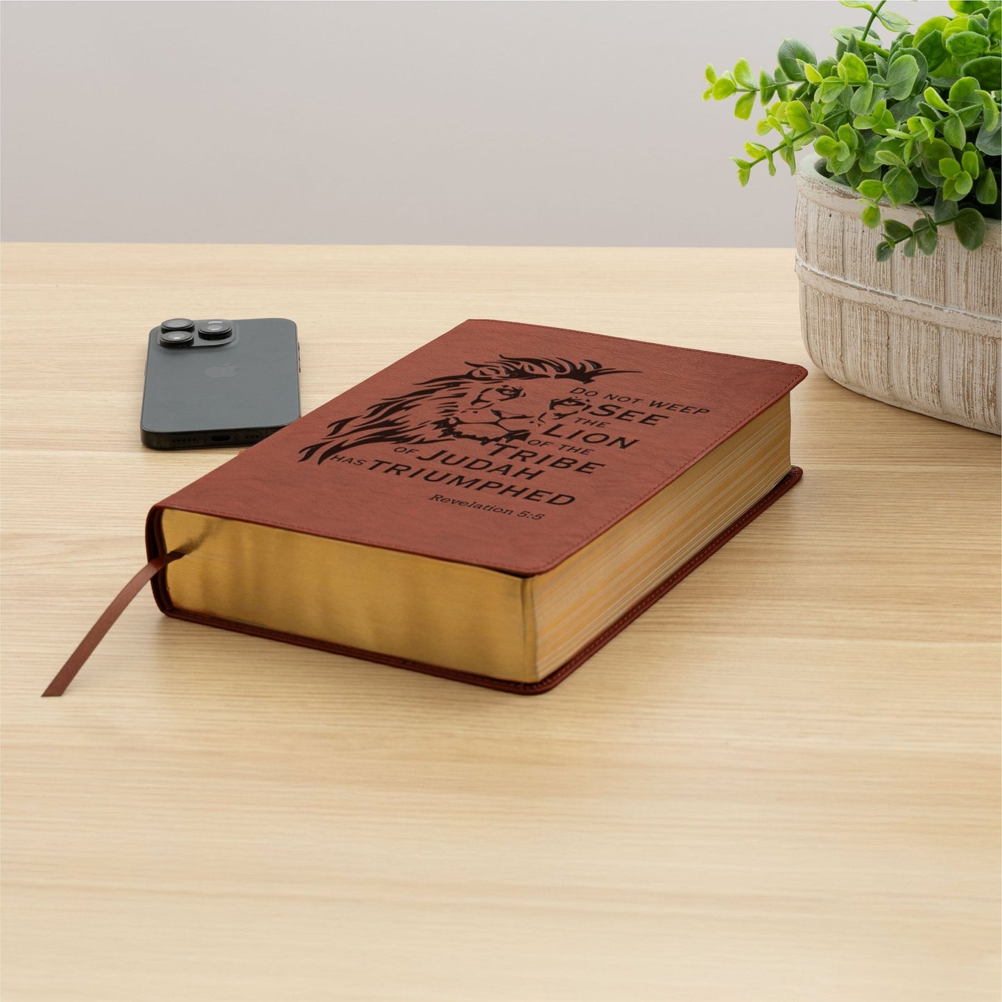 Personalized ESV Men's Study Bible: Create Your Own Custom Engraved Design with a Designer, English Standard Version, Gifts for him - Religious Books - Aylev