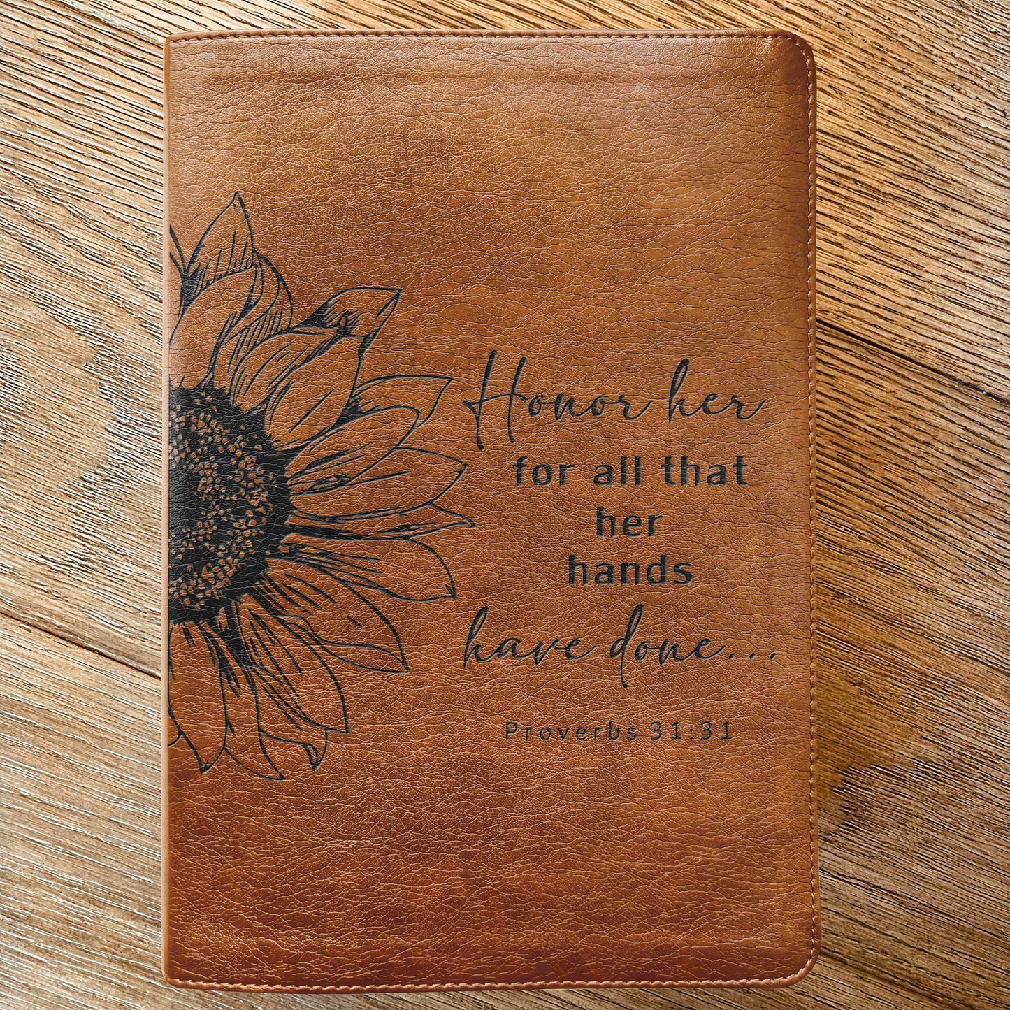 Personalized NLT Bible: Create Your Own Custom Engraved Design with a Designer, Large Print Thinline Reference New Living Translation Bible - Aylev