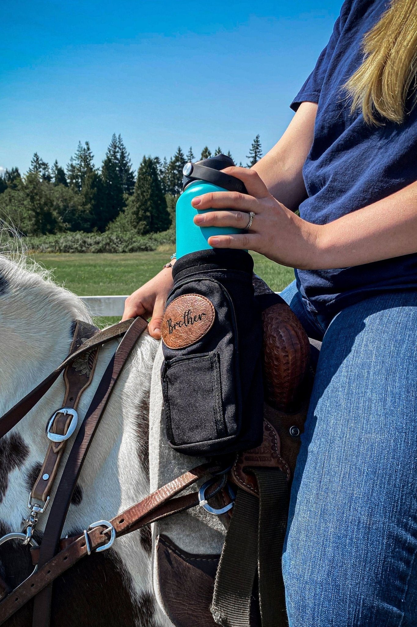 Horse Saddle Water Bottle Holder Personalized, Multi Pocket Horse Saddle Drink Holder up to 40oz, Horse Gifts, Horse Stuff, Horse Tack - Apparel & Accessories - Aylev