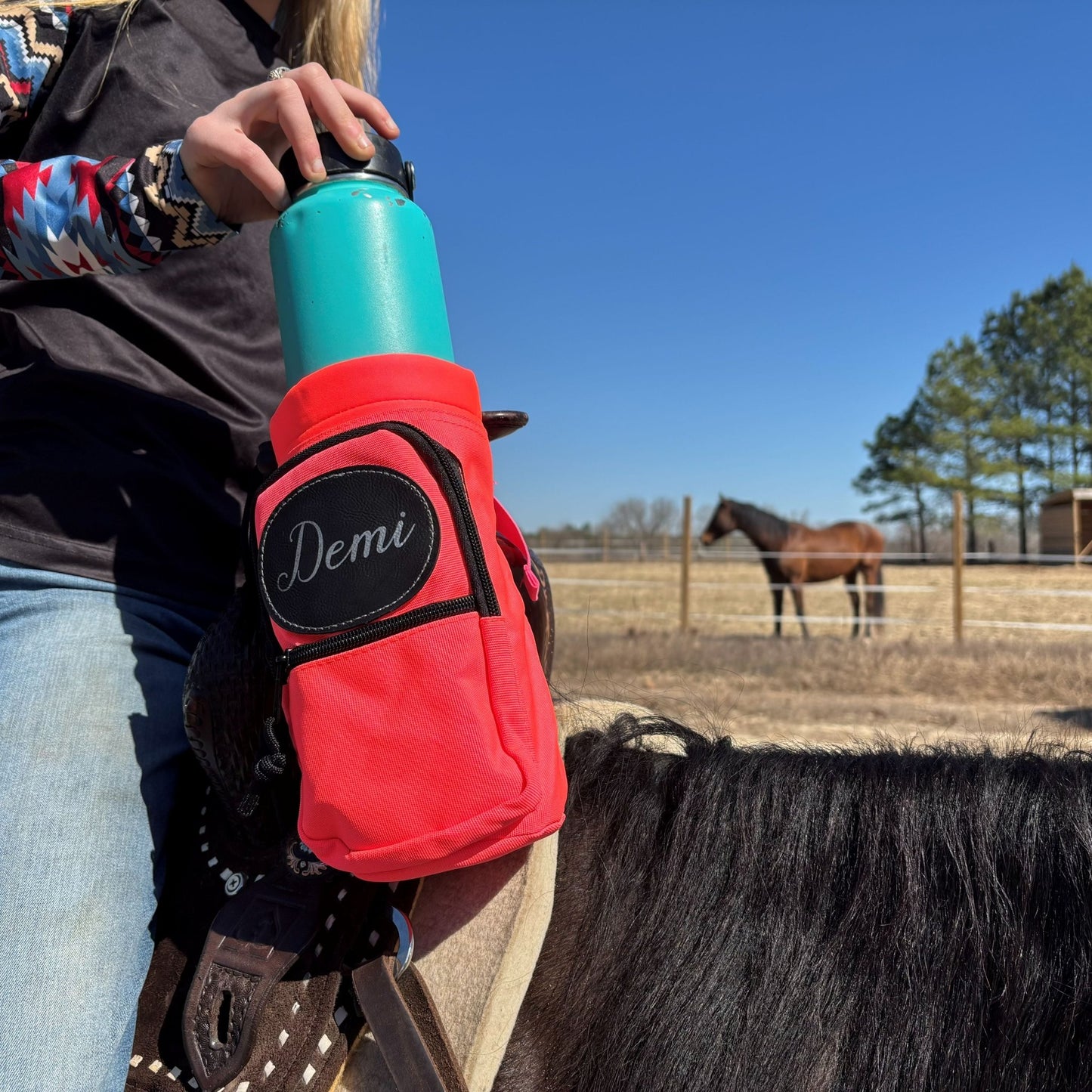 Personalized Horse Saddle Water Bottle Holder, Multi-Pocket Saddle Drink Holder, Fits Bottles Up to 40 oz, Multiple Colors - Horse Tack Accessories - Aylev