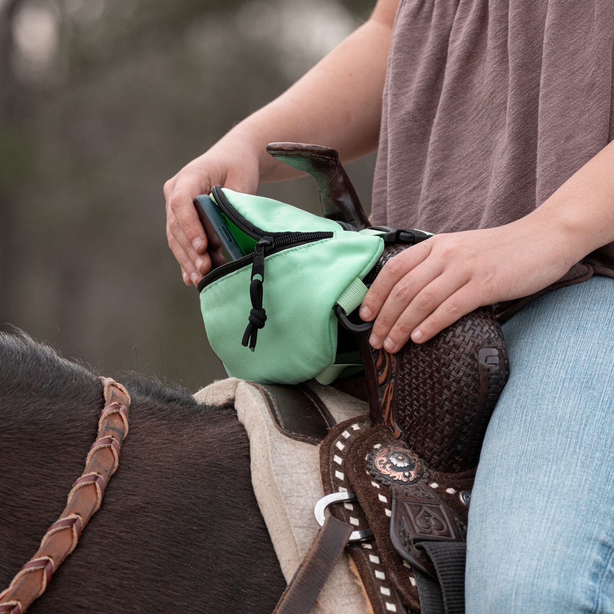 Horse Saddle Pommel Bag, Equestrian Storage Bag for Trail Riding & Horse Tack, Multiple Colors - Horse Tack Accessories - Aylev