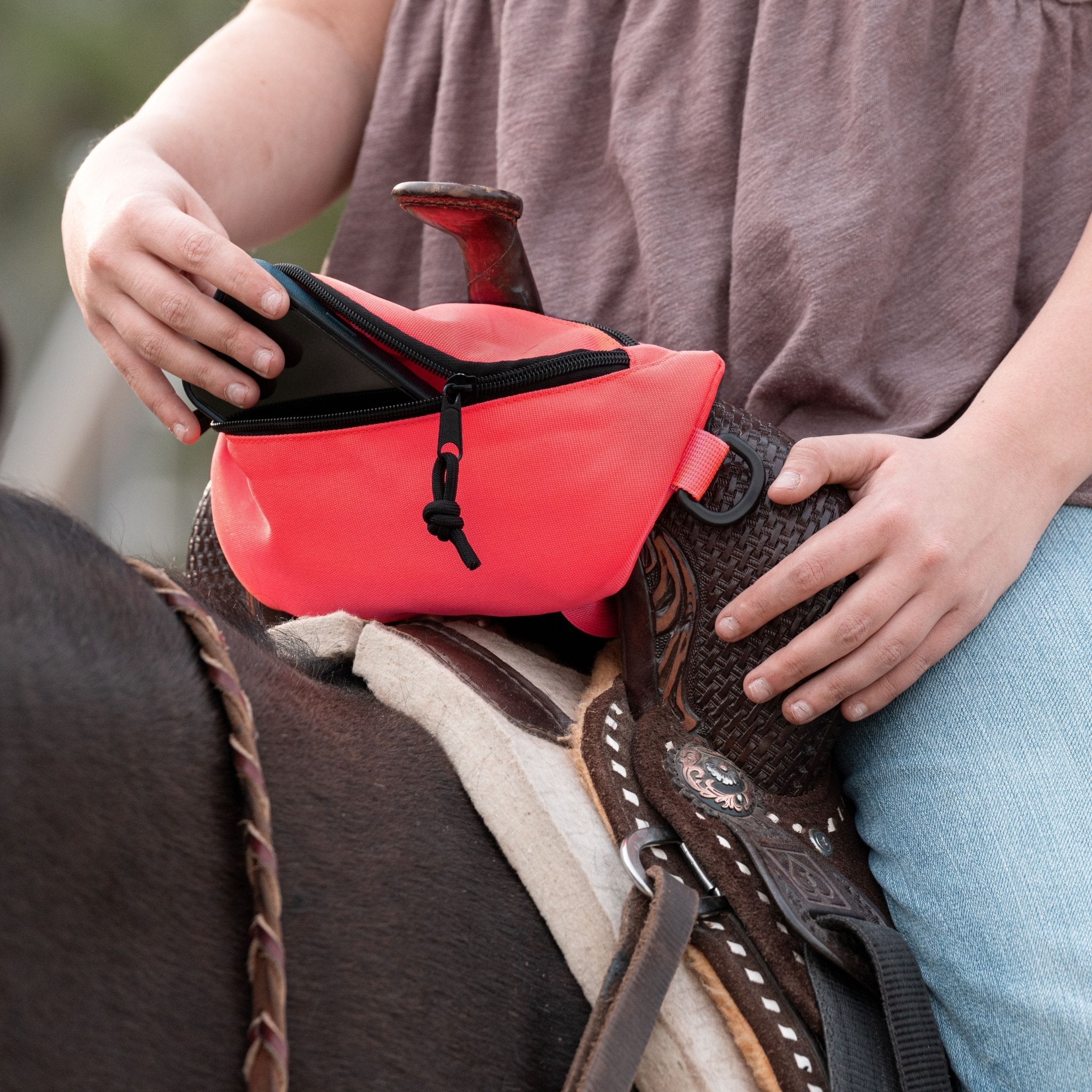 Horse Saddle Pommel Bag, Equestrian Storage Bag for Trail Riding & Horse Tack, Multiple Colors - Horse Tack Accessories - Aylev