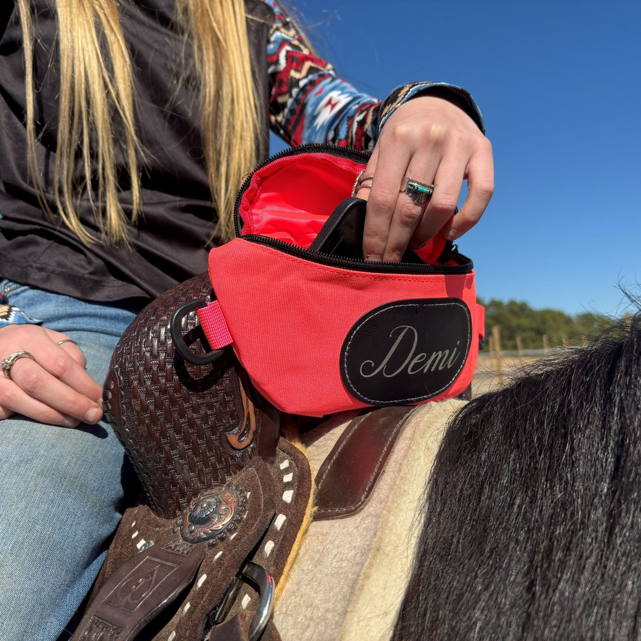 Personalized Horse Saddle Pommel Bag, Equestrian Storage Bag for Trail Riding & Horse Tack, Multiple Colors - Horse Tack Accessories - Aylev
