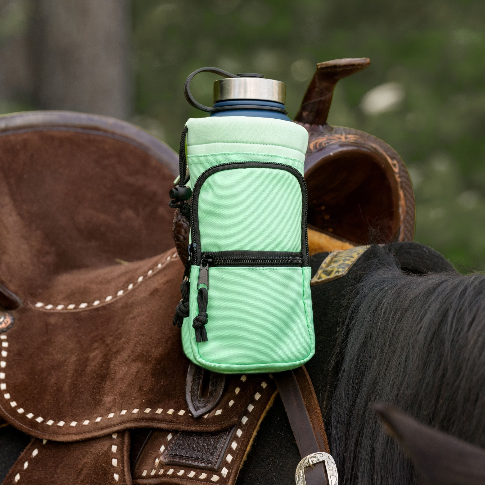 Horse Saddle Water Bottle Holder, Multi-Pocket Saddle Drink Holder, Fits Bottles Up to 40 oz, Multiple Colors - Horse Tack Accessories - Aylev