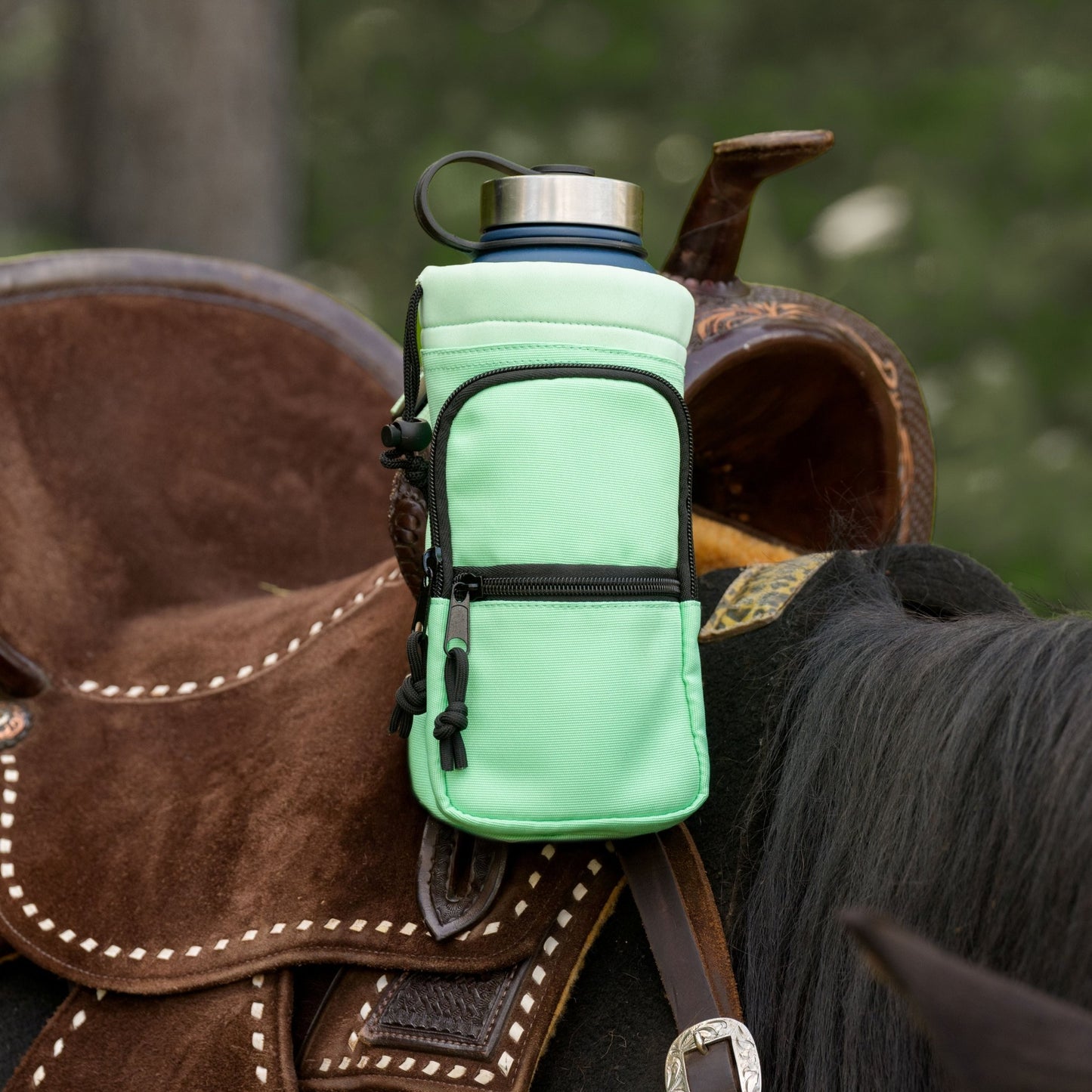 Horse Saddle Water Bottle Holder, Multi-Pocket Saddle Drink Holder, Fits Bottles Up to 40 oz, Multiple Colors - Horse Tack Accessories - Aylev