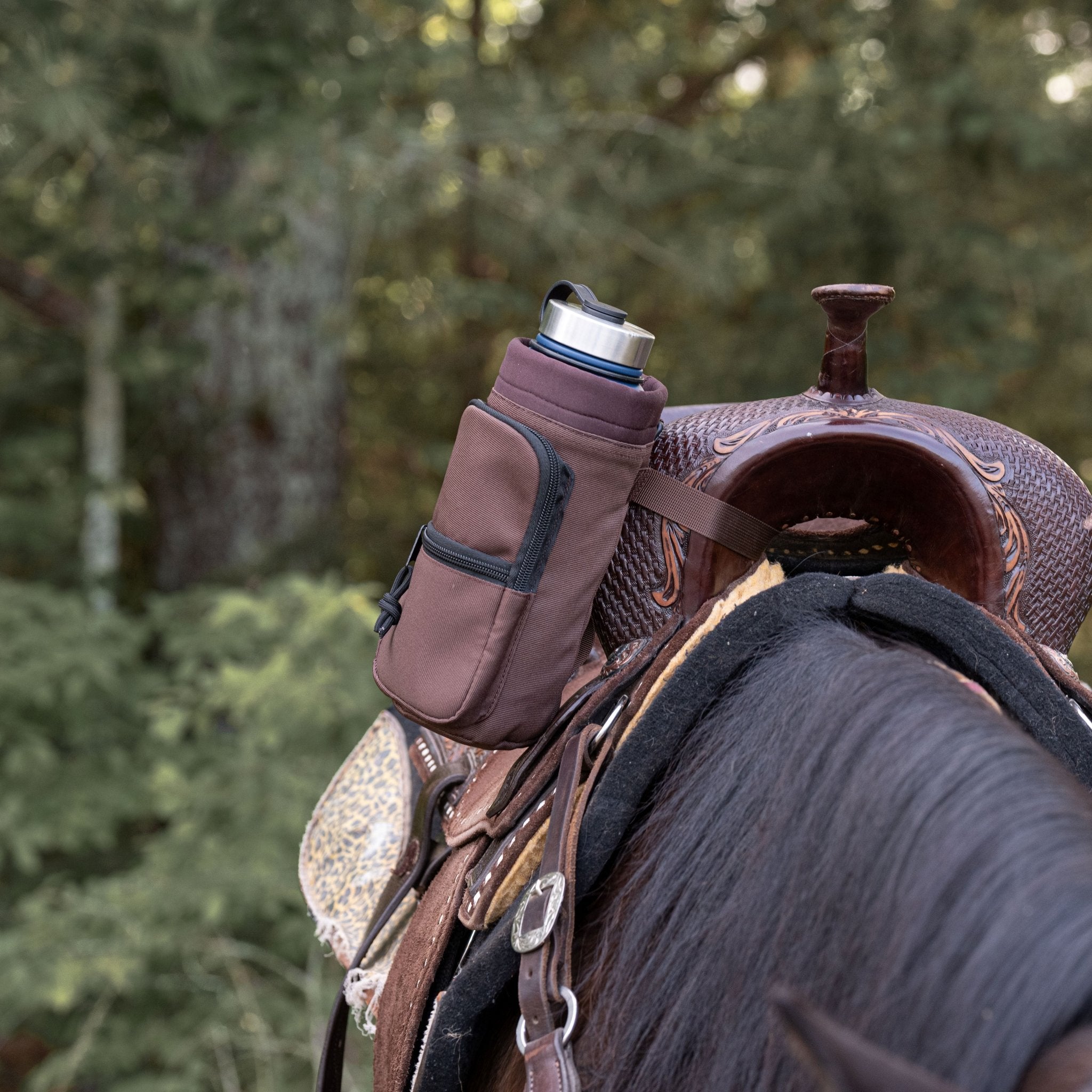 Horse Saddle Water Bottle Holder, Multi-Pocket Saddle Drink Holder, Fits Bottles Up to 40 oz, Multiple Colors - Horse Tack Accessories - Aylev