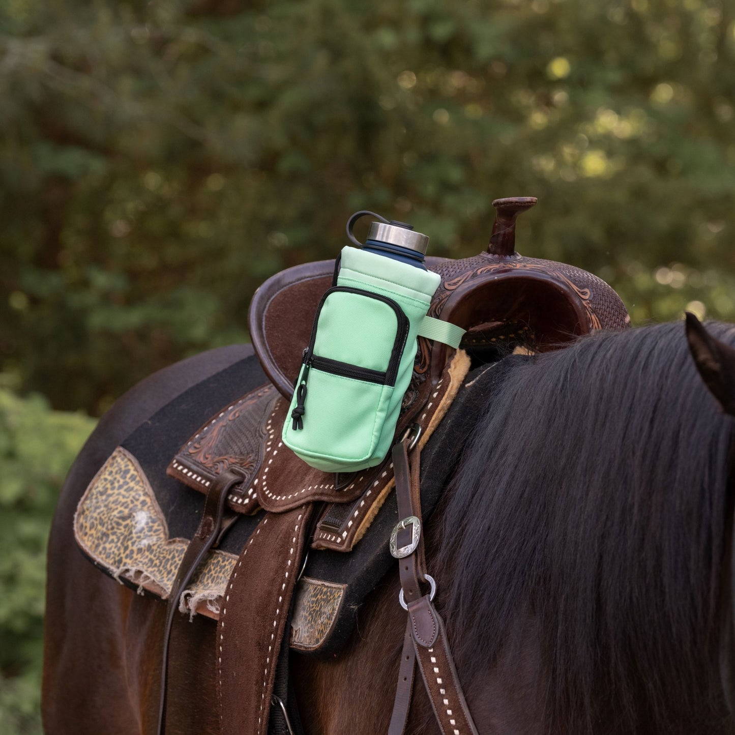 Horse Saddle Water Bottle Holder, Multi-Pocket Saddle Drink Holder, Fits Bottles Up to 40 oz, Multiple Colors - Horse Tack Accessories - Aylev