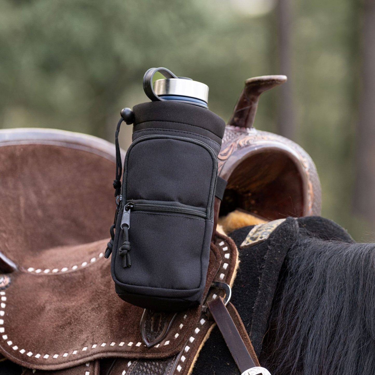 Horse Saddle Water Bottle Holder, Multi-Pocket Saddle Drink Holder, Fits Bottles Up to 40 oz, Multiple Colors - Horse Tack Accessories - Aylev