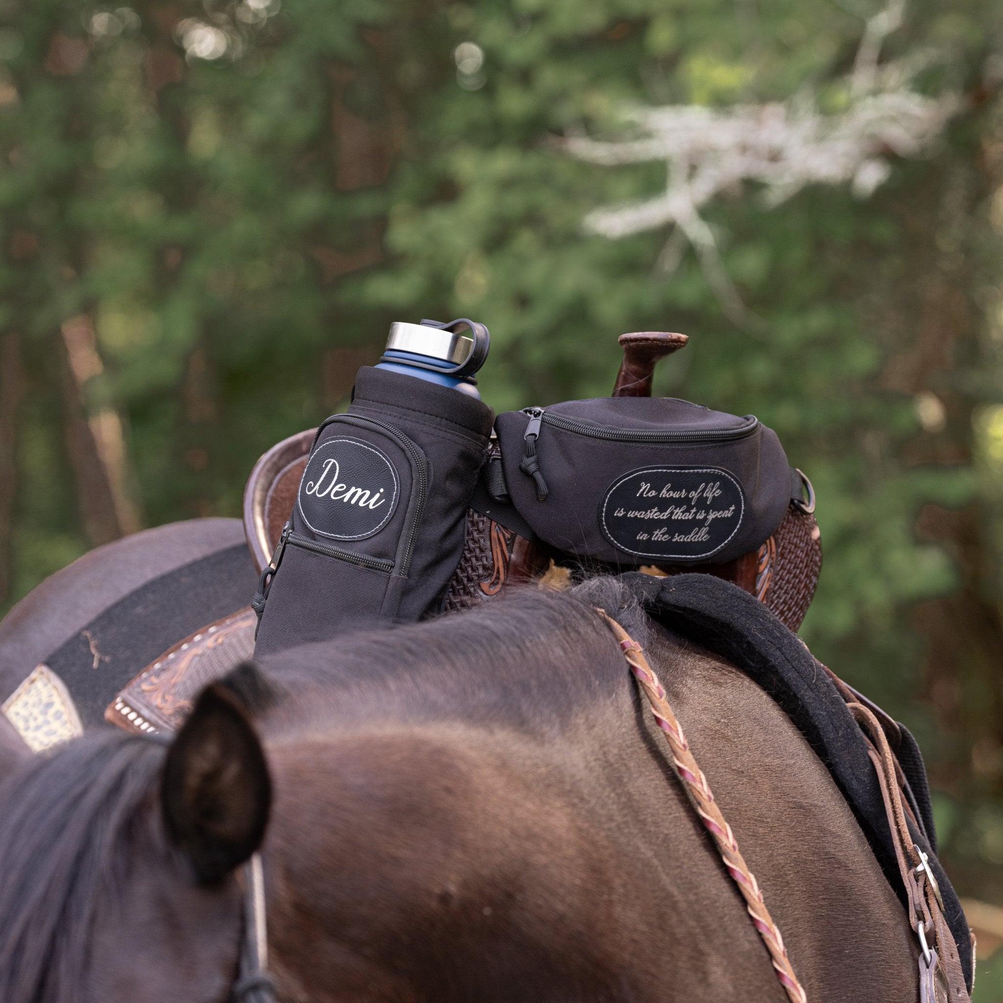 Personalized Horse Saddle Pommel Bag & Water Bottle Holder Set, Custom Equestrian Trail Riding Accessory - Horse Tack Accessories - Aylev