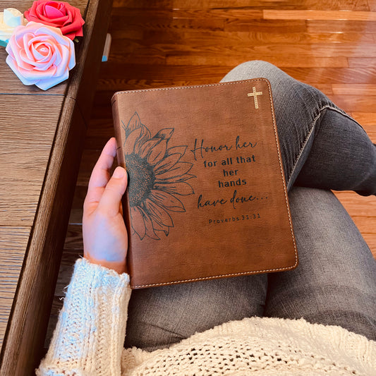 Personalized NIV Bible: Create Your Own Custom Engraved Design with a Designer, Comfort Print Journaling New International Version Holy Bible - Aylev