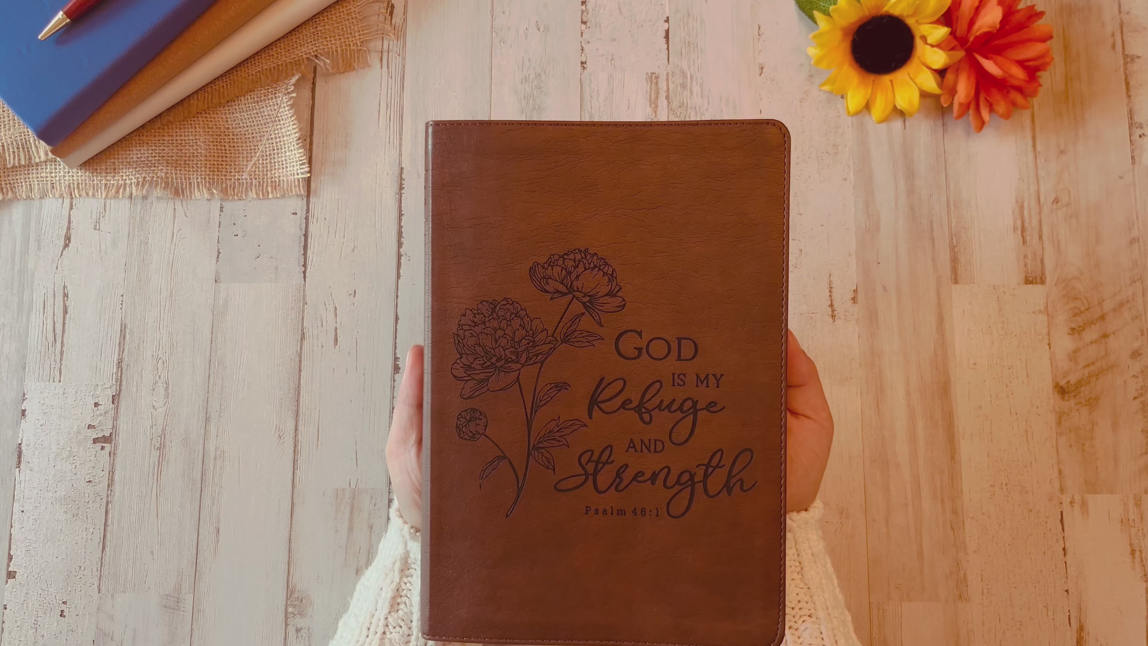 Personalized NLT Bible: Create Your Own Custom Engraved Design with a Designer, Large Print Thinline Reference New Living Translation Bible