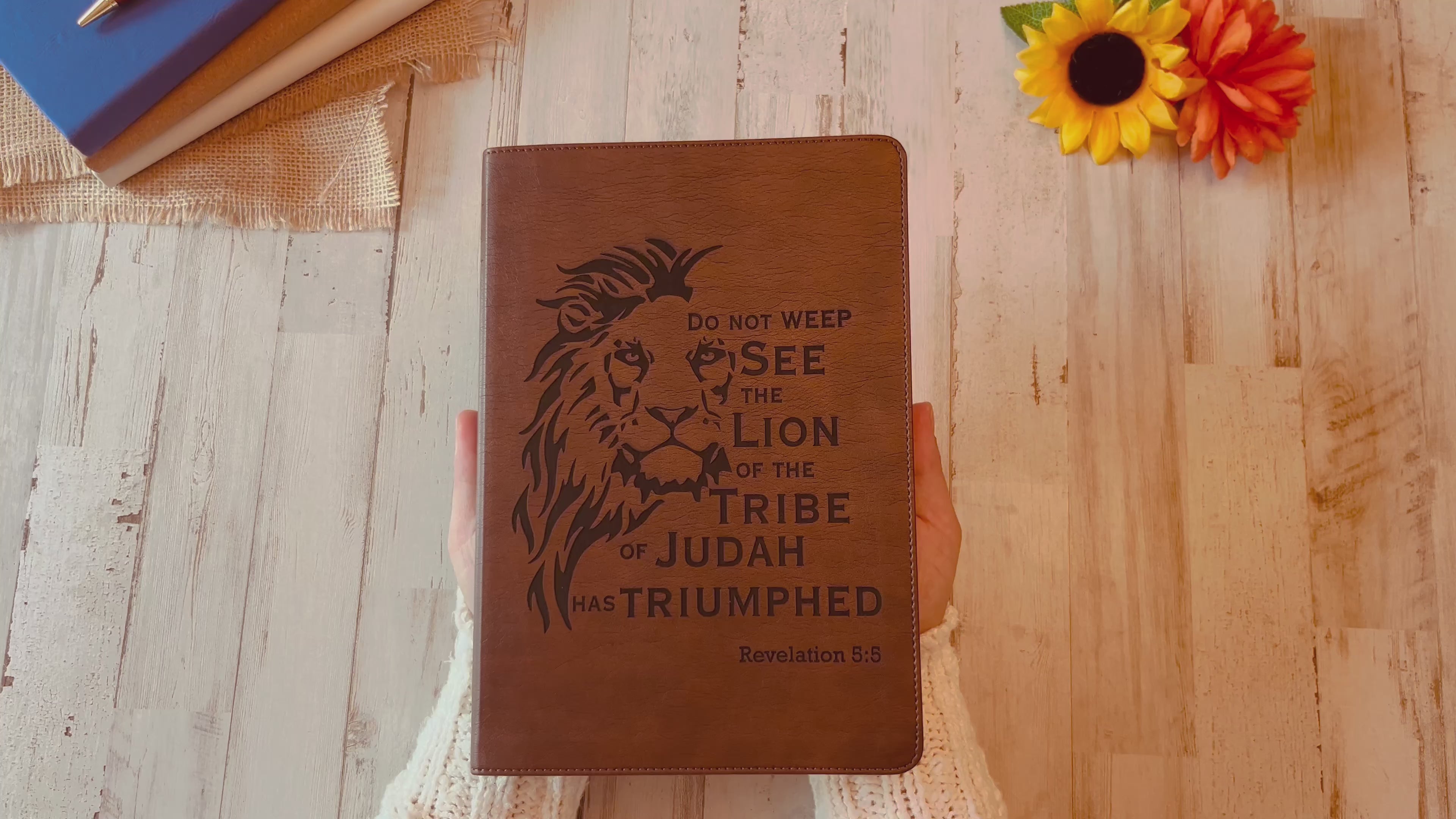 Personalized NLT Bible: Create Your Own Custom Engraved Design with a Designer, Large Print Thinline Reference New Living Translation Bible